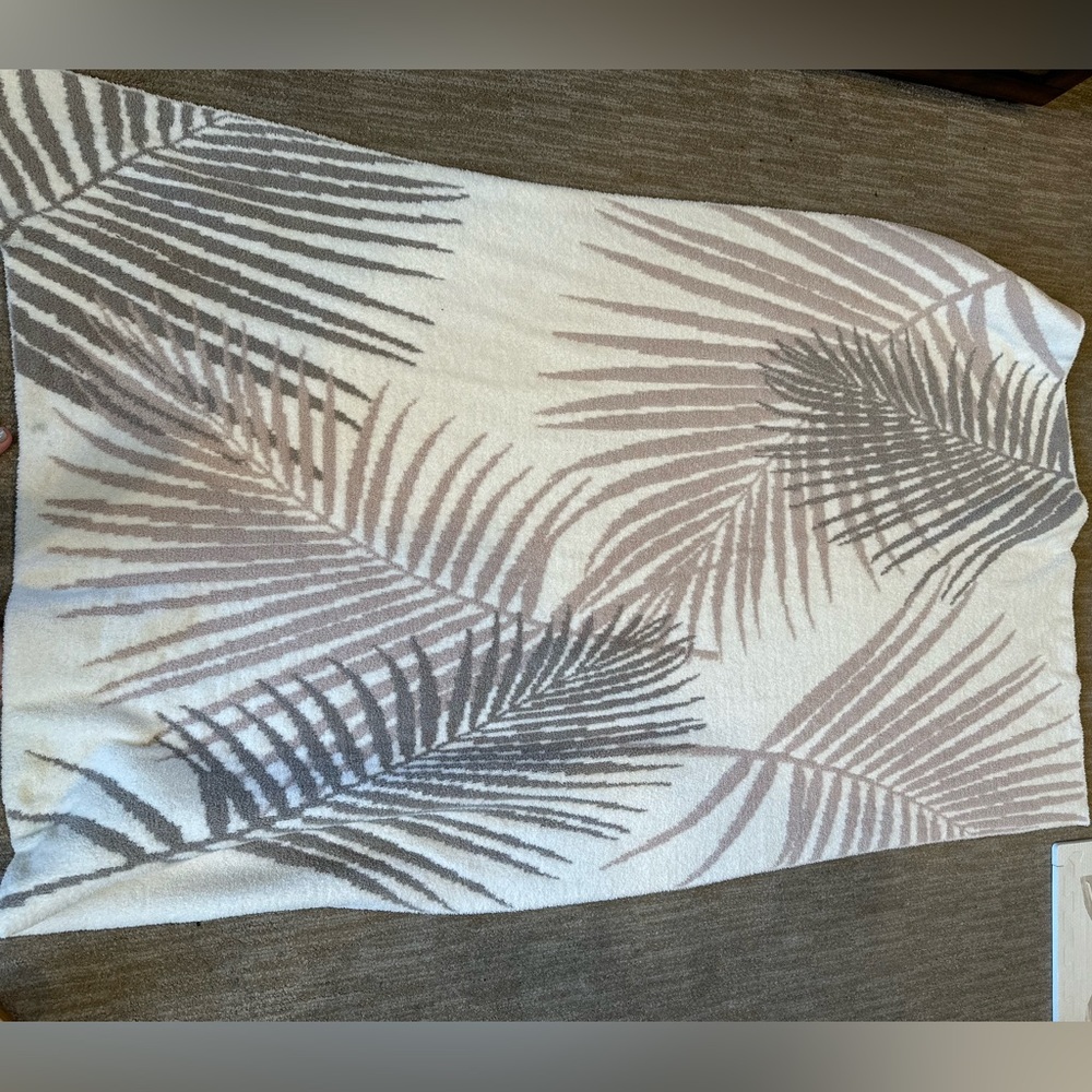 Barefoot dreams Blanket